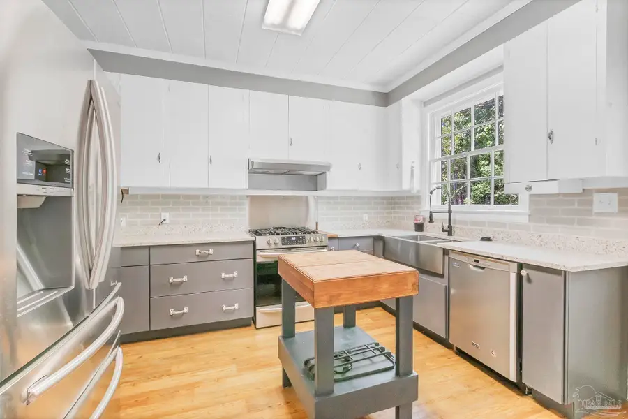 215 E Pine St, Atmore, AL 36502 - Image #2