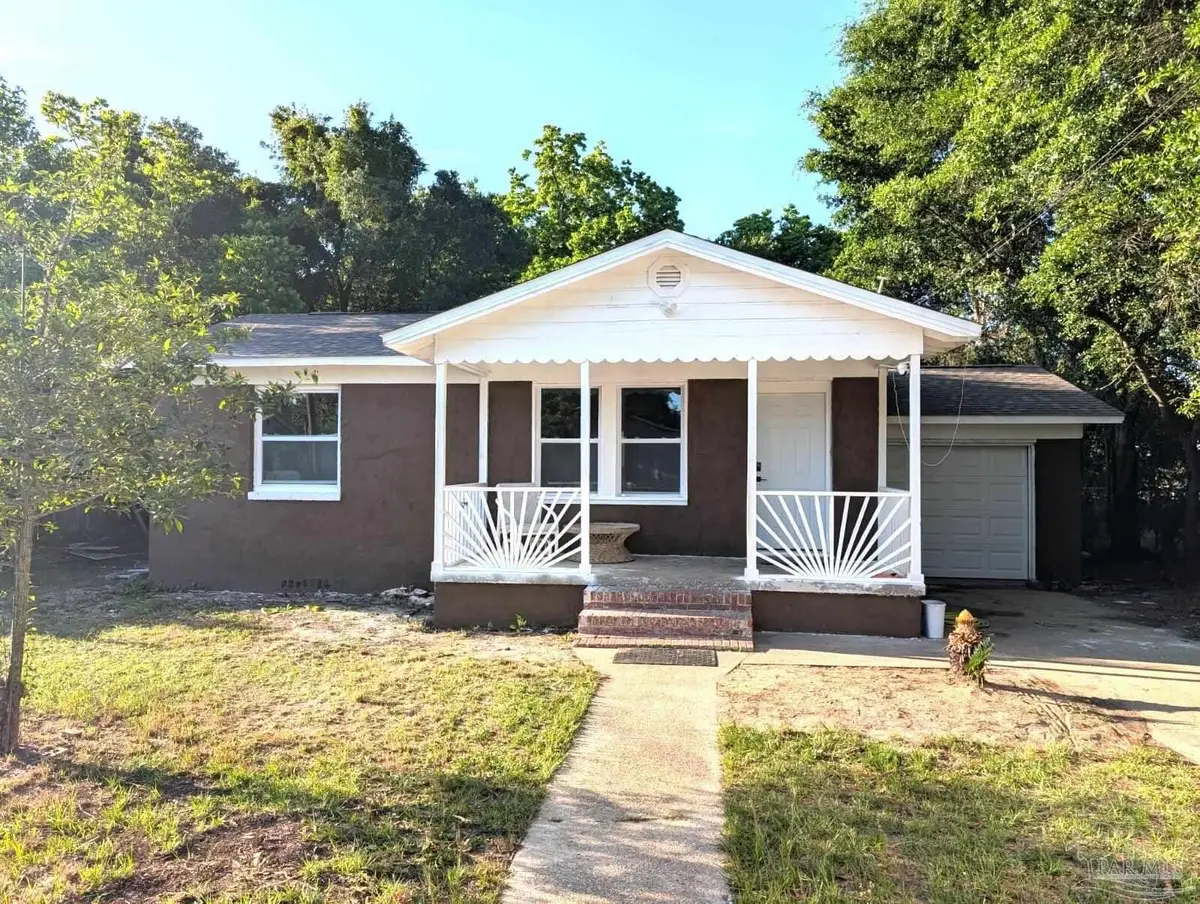 28 Mindoro Cir, Pensacola, FL 32507 - Image #1