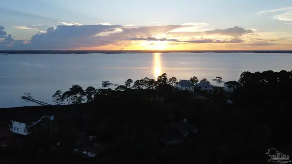 4500 Fishermans Point Dr, Milton, FL 32583