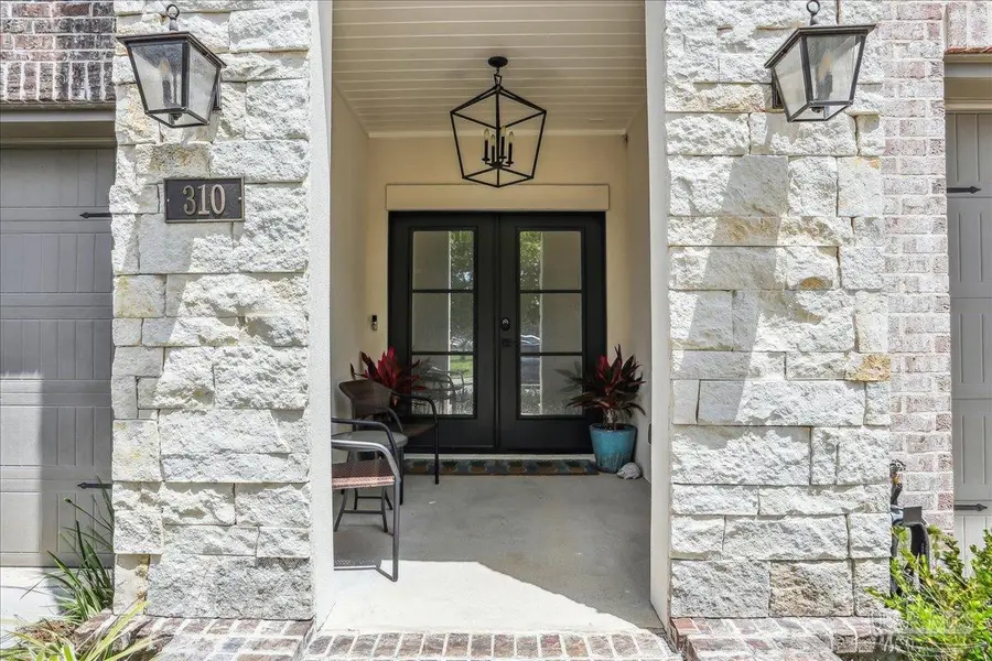 310 W Romana St, Pensacola, FL 32502 - Image #2