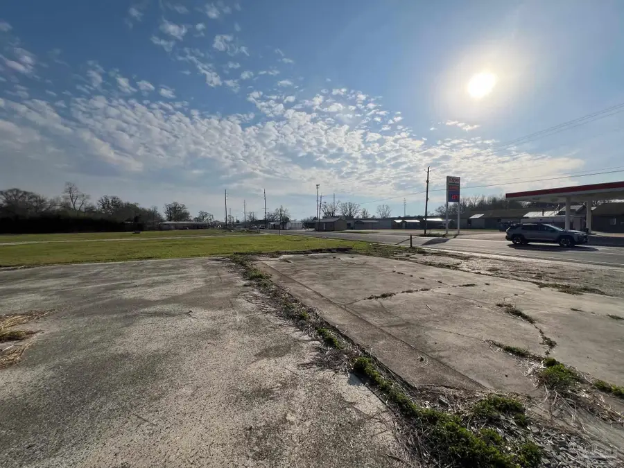 326 N Main St, Atmore, AL 36502 - Image #3