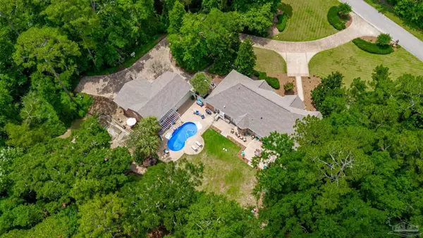 3460 Edinburgh Dr, Pace, FL 32571