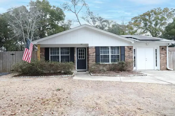 4770 Skyline Dr, Pensacola, FL 32504