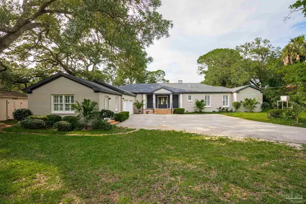 22 Lakeside Dr, Pensacola, FL 32507