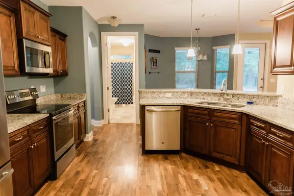 4969 Red Oak Dr, Milton, FL 32583