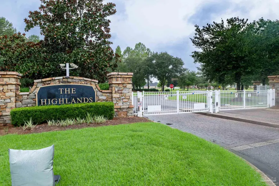 5764 Highland Lake Dr, Milton, FL 32583 - Image #2