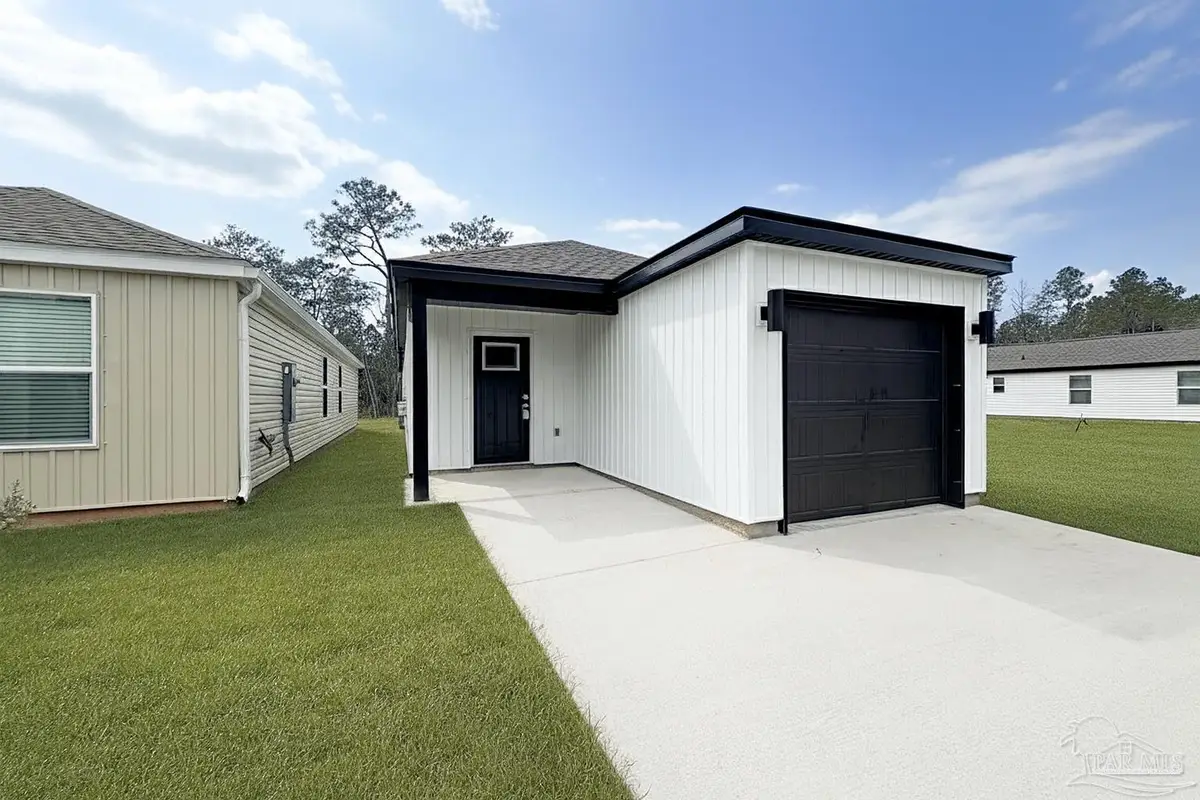 3223 Damon Dr, Milton, FL 32583 - Image #1