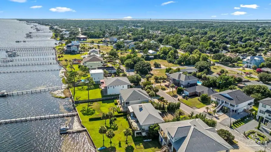 3344 Edgewater Dr, Gulf Breeze, FL 32563 - Image #2