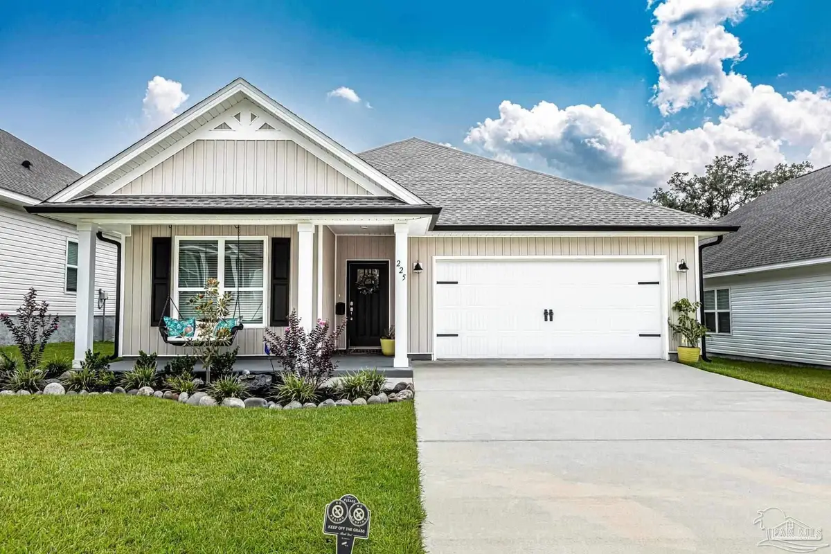 225 Camellia Dr, Cantonment, FL 32533 - Image #1