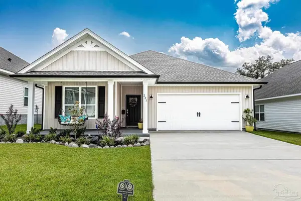 225 Camellia Dr, Cantonment, FL 32533