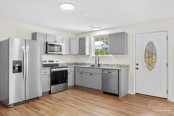 8821 Camshire Cir, Pensacola, FL 32507