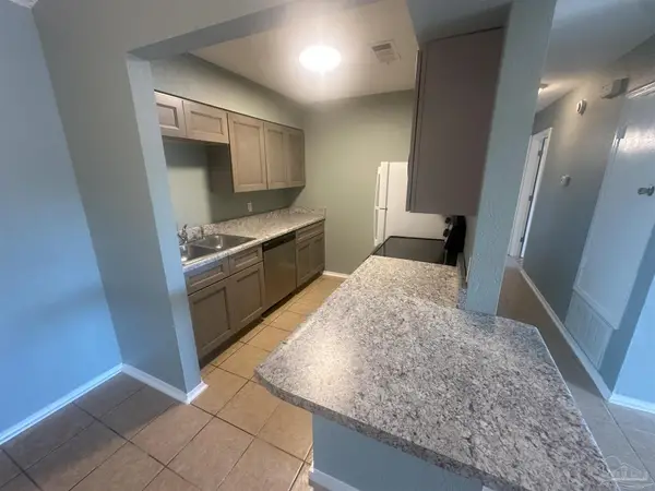 2300 W Michigan Ave #8, Pensacola, FL 32526