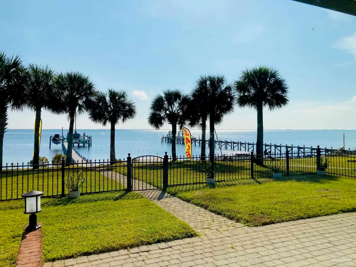 6735 Tidewater Dr, Navarre, FL 32566 - Image #1