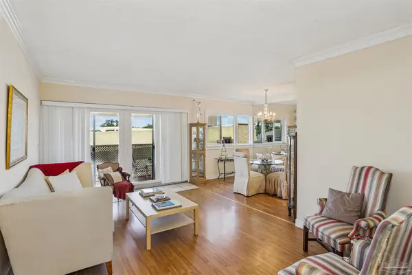 825 Bayshore Dr #302, Pensacola, FL 32507