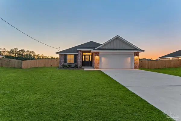 7933 Twin Lake Dr, Milton, FL 32583