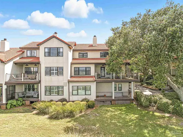 80 Baybridge Dr #B, Gulf Breeze, FL 32561