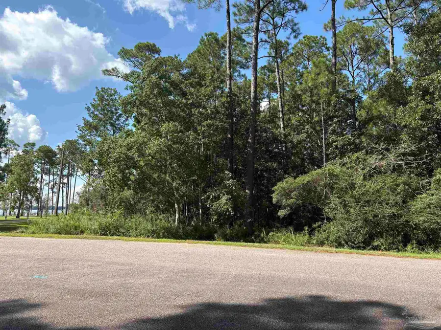 4568 Bayside Dr, Milton, FL 32583 - Image #3