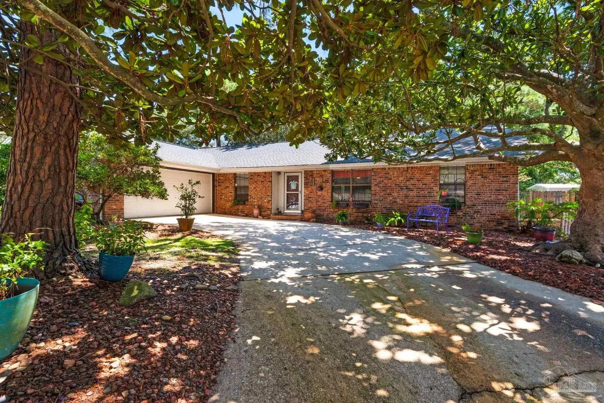 3924 Paradise Bay Dr, Gulf Breeze, FL 32563 - Image #1