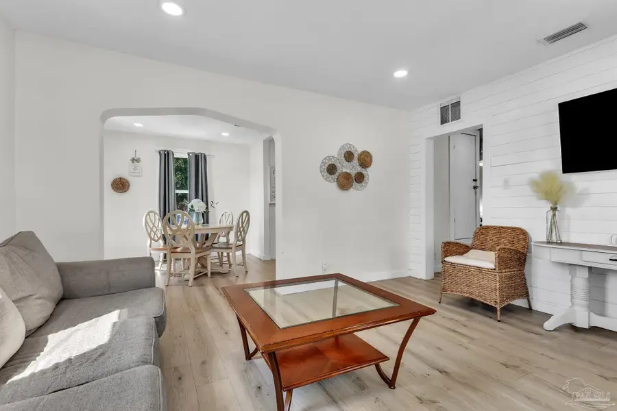 810 W Chase St, Pensacola, FL 32502 - Image #2