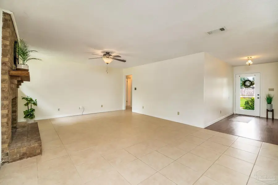 7489 Sandstone St, Navarre, FL 32566 - Image #2