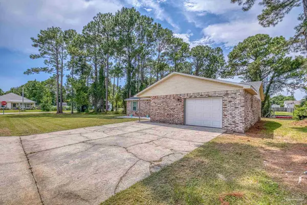1601 Kauai Ct, Gulf Breeze, FL 32563
