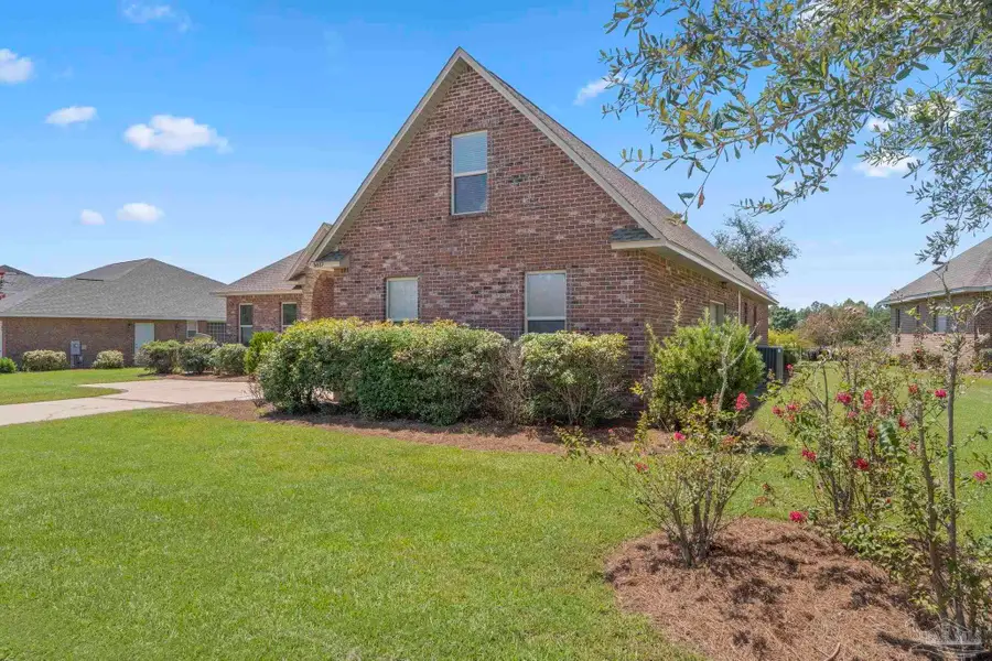 5617 Highland Lake Dr, Milton, FL 32583 - Image #3