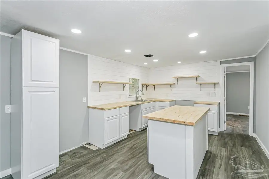 5496 Wales Ave, Pensacola, FL 32526 - Image #2