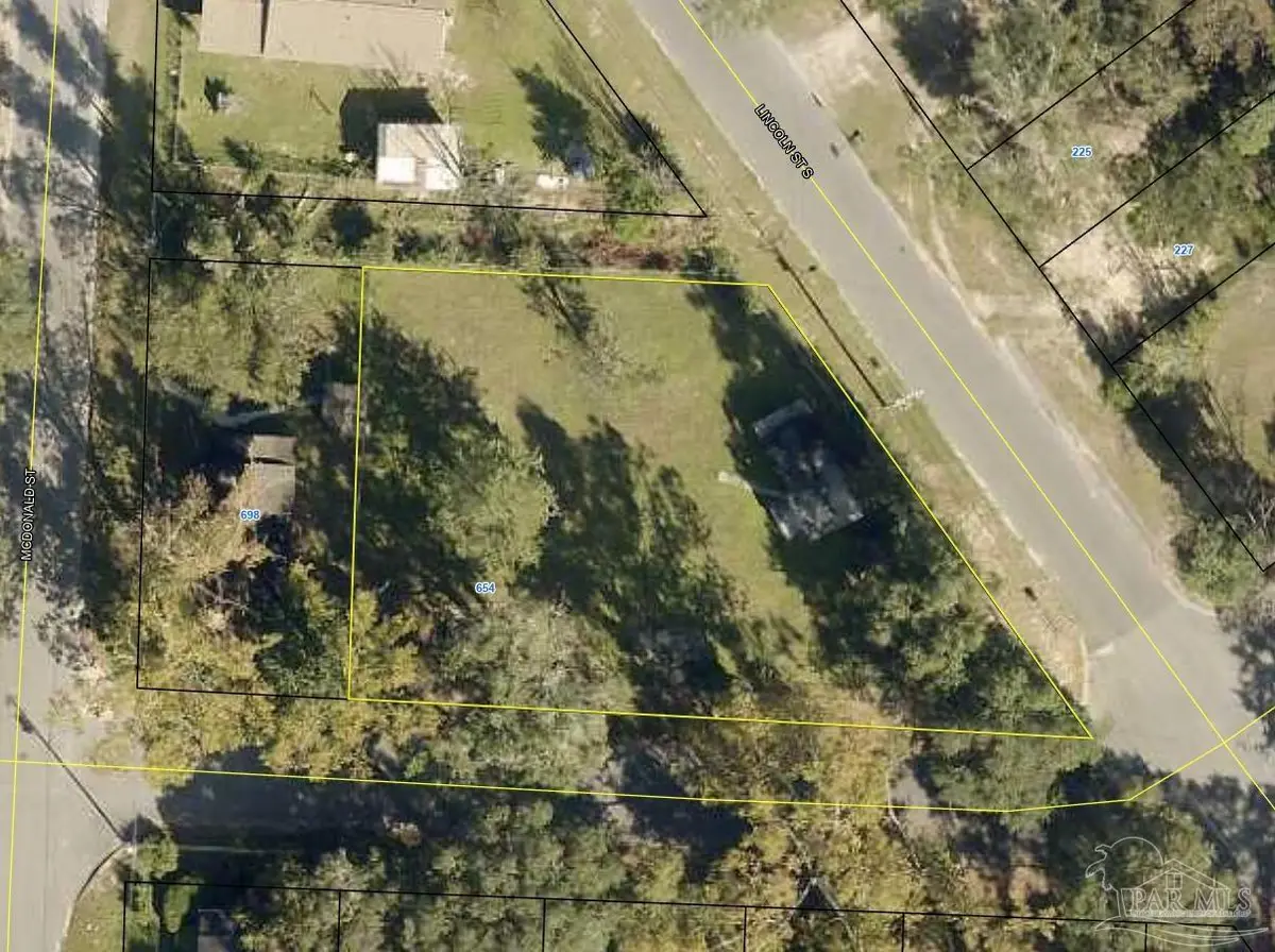 654 W Walnut Ave, Crestview, FL 32536 - Image #1