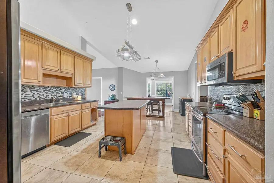 5589 Colinas Verde Dr, Milton, FL 32570 - Image #3