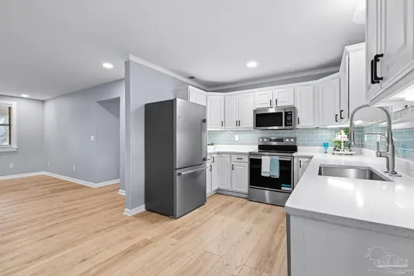 5968 Capitol Dr, Gulf Breeze, FL 32563