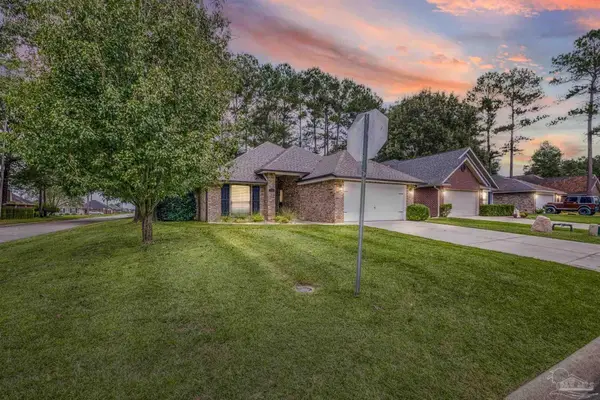 5921 Dunridge Dr, Pace, FL 32571