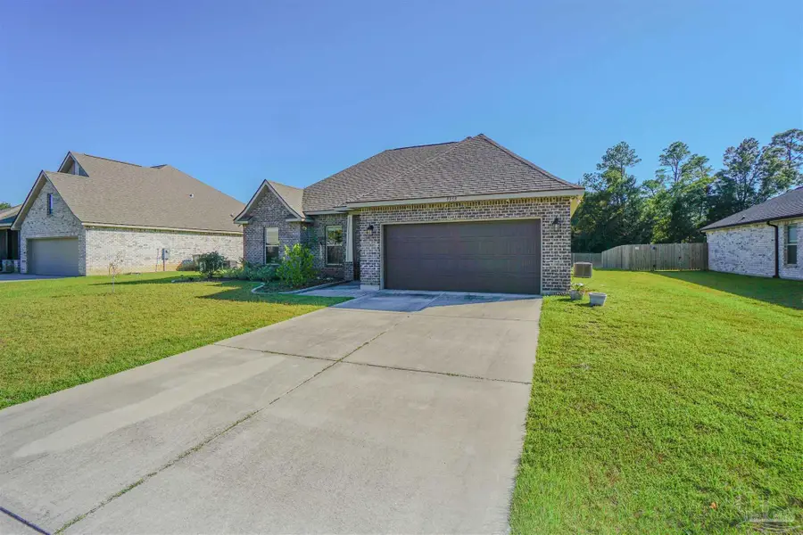 9953 Suwanee Ln, Pensacola, FL 32526 - Image #2