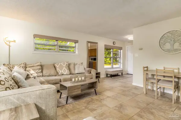 112 St Regis Dr, Pensacola, FL 32505