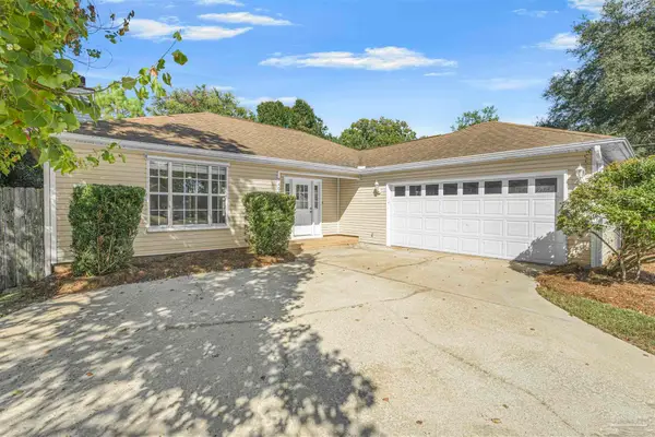 7400 Frankfort St, Navarre, FL 32566