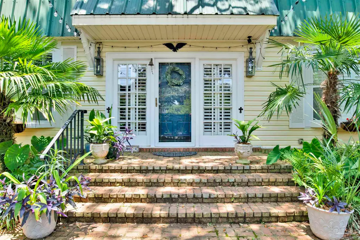 704 Bayshore Dr, Pensacola, FL 32507 - Image #1