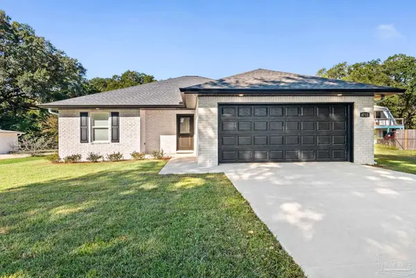 4715 Live Oak Ln, Pace, FL 32571