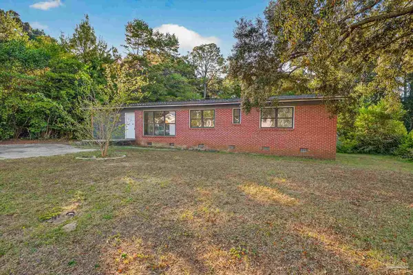 6571 Cedar St, Milton, FL 32570