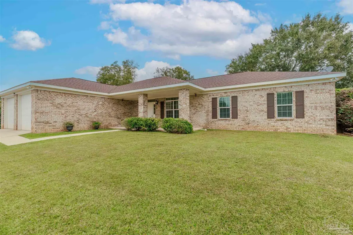 1560 Twin Pines Cir, Cantonment, FL 32533 - Image #1