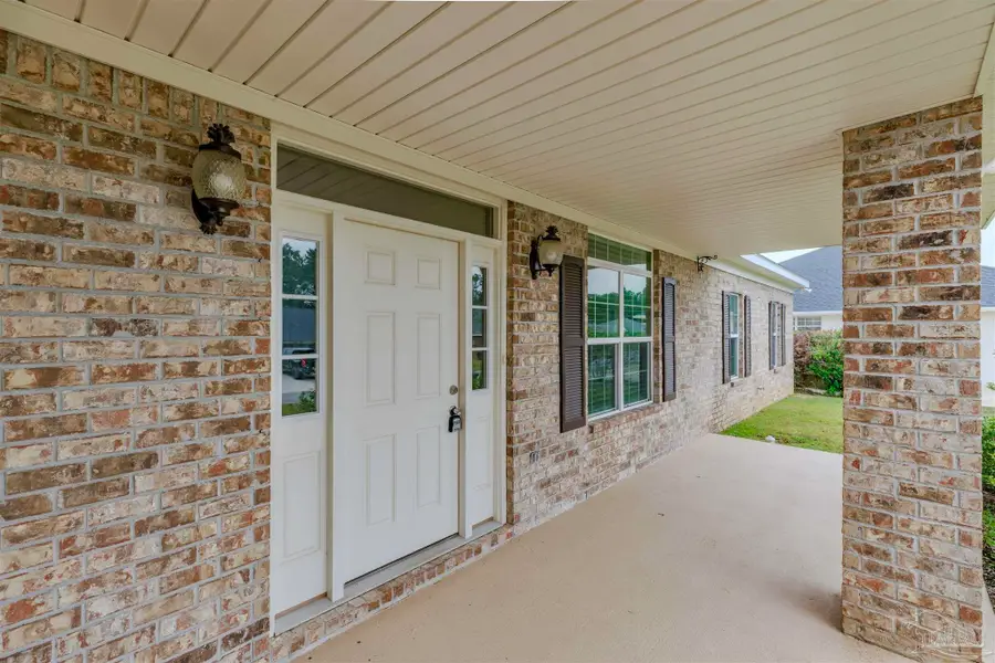 1560 Twin Pines Cir, Cantonment, FL 32533 - Image #3