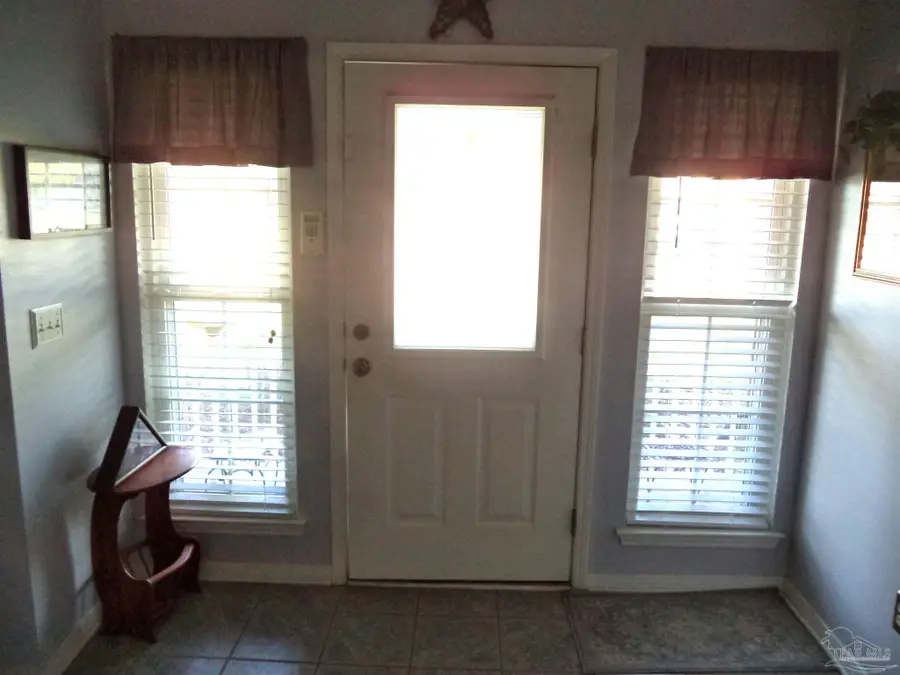 2716 Southern Oaks Dr, Cantonment, FL 32533 - Image #2