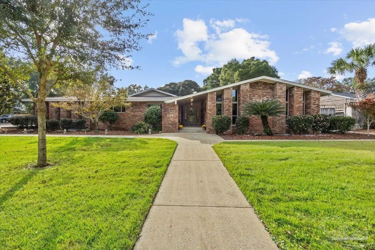 205 Silverthorn Dr, Gulf Breeze, FL 32561 - Image #1
