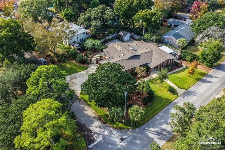 205 Silverthorn Dr, Gulf Breeze, FL 32561 - Image #3