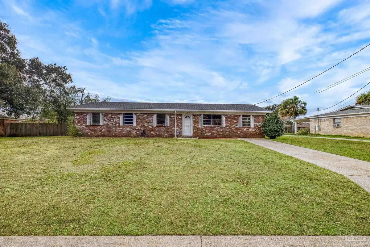 7115 Peninsula Dr, Pensacola, FL 32526 - Image #1