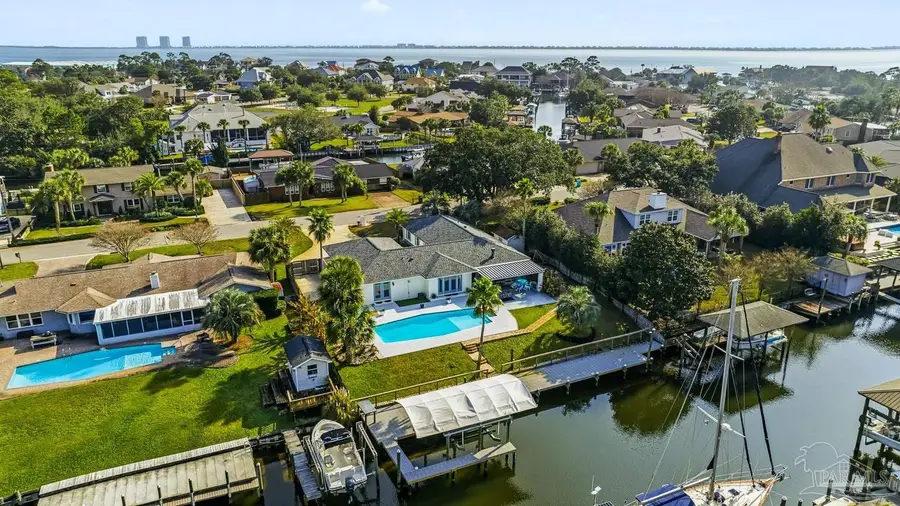 961 Aquamarine Dr, Gulf Breeze, FL 32563 - Image #2