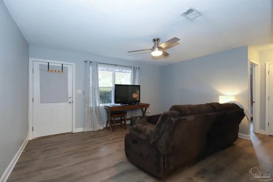 118 Shirley Dr, Gulf Breeze, FL 32561 - Image #2