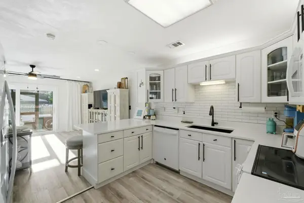 201 Pensacola Beach Rd #B14, Gulf Breeze, FL 32561