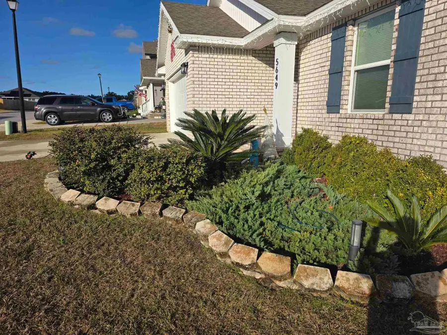 5649 Guinevere Ln, Milton, FL 32583 - Image #2