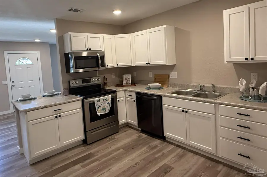 9 Janet St, Pensacola, FL 32506 - Image #3