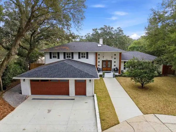 2 Highpoint Dr, Gulf Breeze, FL 32561