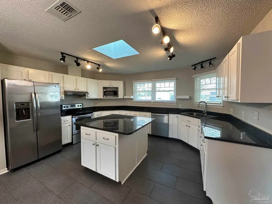 8017 Grand Bahama Dr, Pensacola, FL 32506 - Image #2